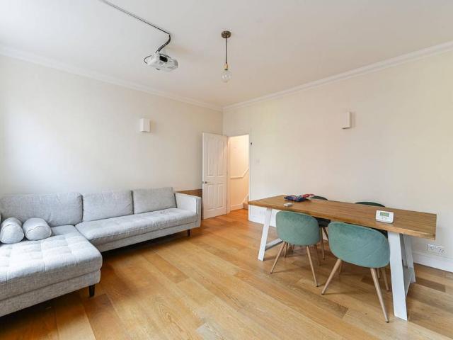 Shephards Bookbinders, 76 Rochester Row, Westminster, London, SW1P 1JU, United Kingdom | 3 bed apartment for rent #137017493 | Rentberry