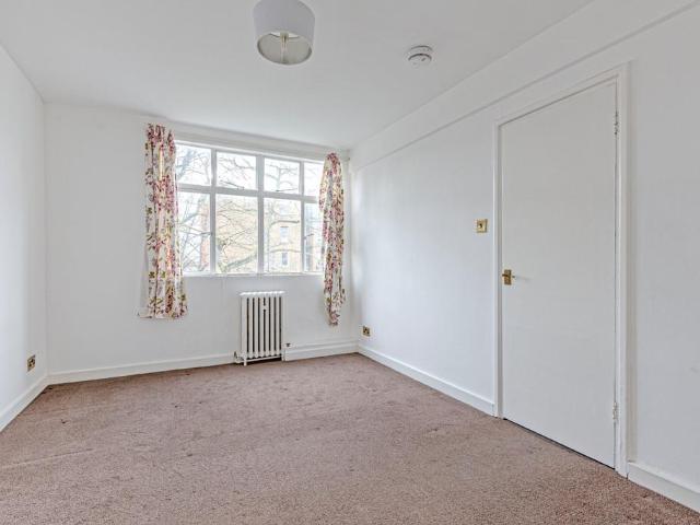 Shepherds Bush Green, London, W12 Studio to rent £1,450 pcm £335 pw