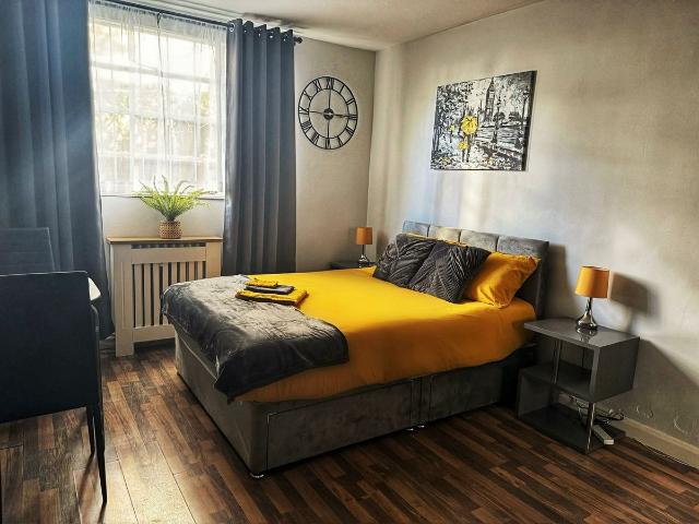 Shepherds Bush Green, London W12, Studio to rent, £1,650 pcm | PrimeLocation