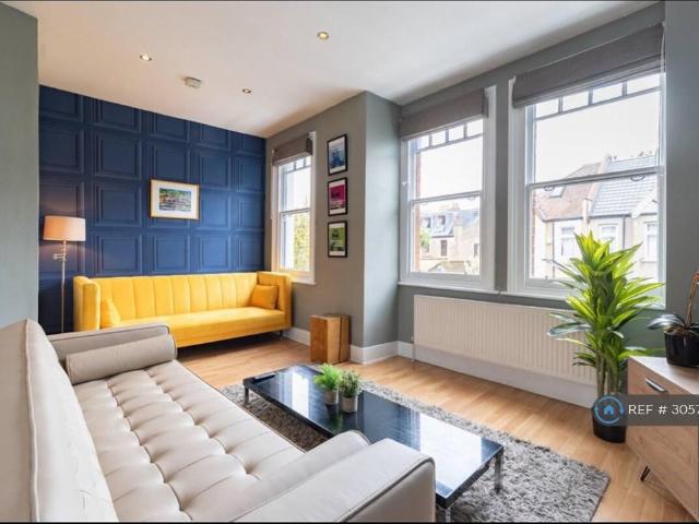 Shepherds Bush, London, W12 3 bed flat to rent £3,895 pcm £899 pw