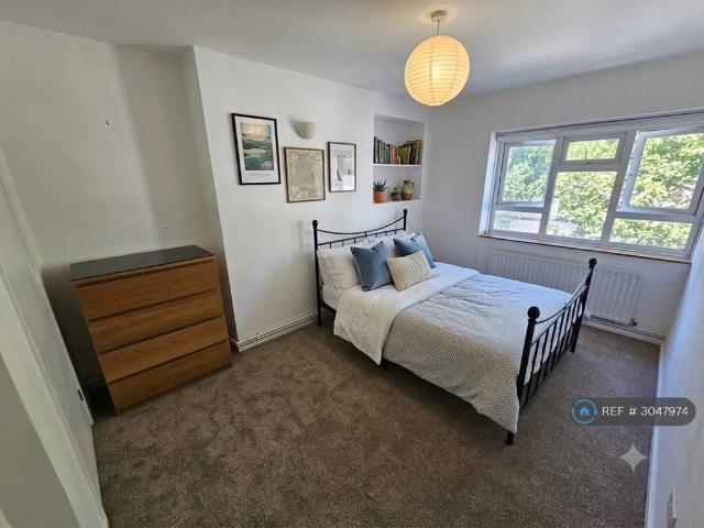 Shepherd's Bush, London, W6 2 bed flat to rent £2,349 pcm £542 pw