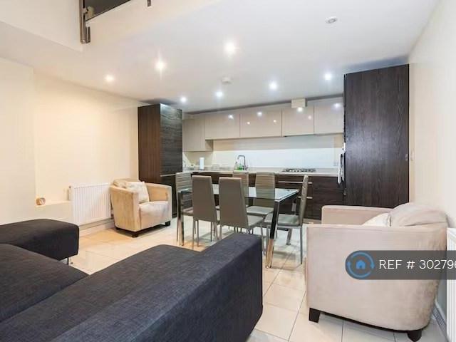 Shepherds Bush Place, London, W12 2 bed detached house to rent £5,000 pcm £1,154 pw