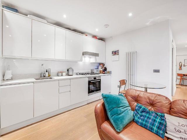 Shepherds Bush Road, Hammersmith, London W6, 1 bed flat to rent, £2,300 pcm | PrimeLocation