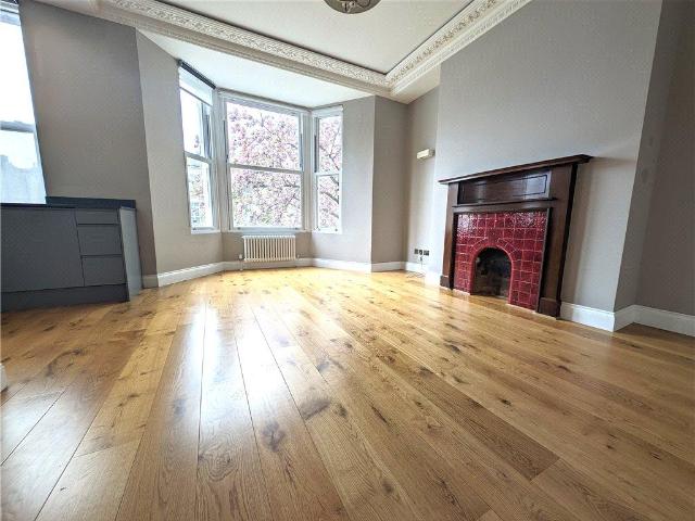 Shepherds Bush Road, London, W6 1 bed apartment to rent £2,200 pcm £508 pw