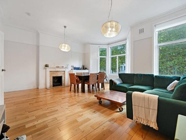 Shepherds Bush Road, London, W6 2 bed apartment to rent £3,500 pcm £808 pw