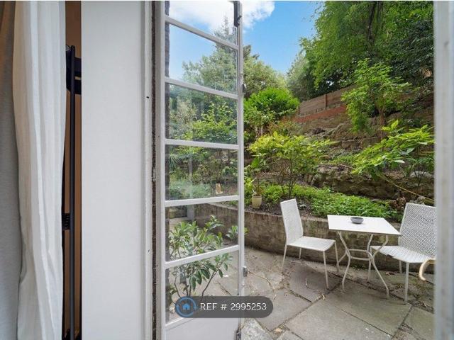 Shepherds Bush Road, London W6, 2 bed flat to rent, £3,000 pcm | PrimeLocation