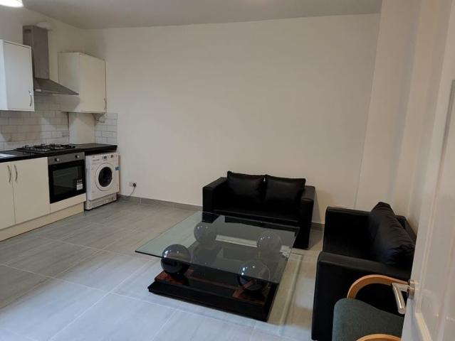 Shepherds Bush Road, London W6, 3 bed maisonette to rent, £2,817 pcm | PrimeLocation