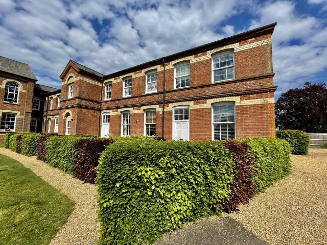 Shepherd's Way, Lewes, BN8 2 bed end of terrace house to rent £1,450 pcm £335 pw