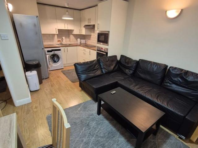 Shepiston Lane, Hayes UB3, 1 bed flat to rent, £1,195 pcm | PrimeLocation