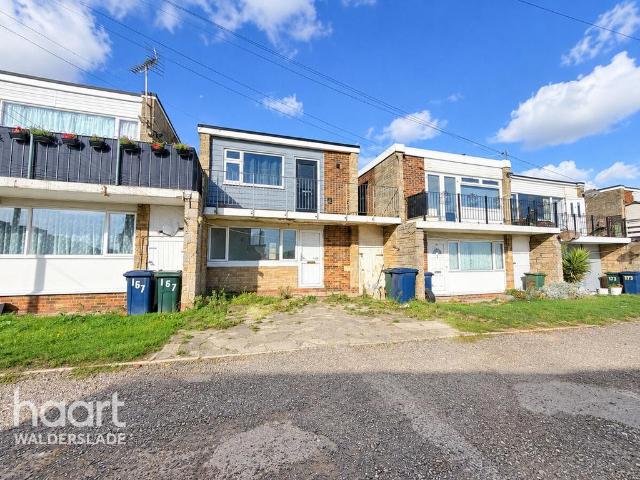Sheppey Beach Villas, Manor Way. 2 bed maisonette to rent £900 pcm £208 pw