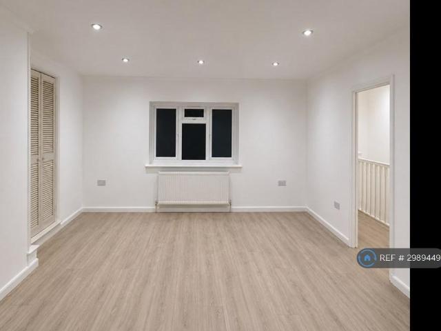Sheppey Road, Dagenham, RM9 4 bed terraced house to rent £2,350 pcm £542 pw