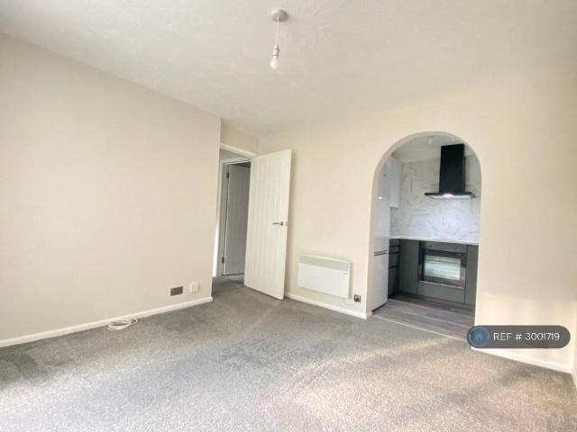 Shepperton Court, Shepperton, TW17 1 bed flat to rent £1,350 pcm £312 pw