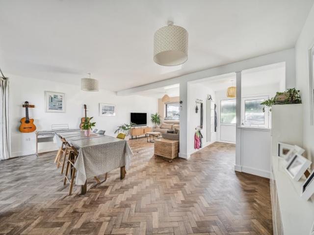Shepperton Road, Laleham, Surrey, TW18