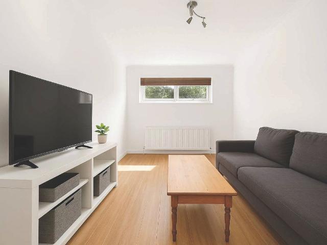 Shepperton, Surrey TW17, 1 bed flat to rent, £1,150 pcm | PrimeLocation