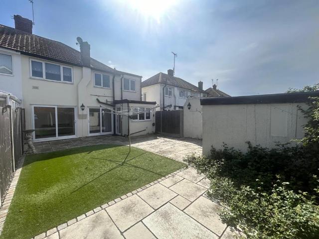 SHEPPERTON, SHEPPERTON TW17 4 bed semi detached house to rent £2,540 pcm £586 pw