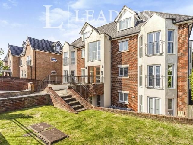 Sherbourne Place, 34 Paddockhall. 2 bed flat to rent £1,425 pcm £329 pw