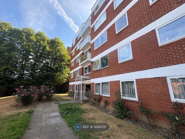 Sherbrook House, London N3, 3 bed flat to rent, £2,700 pcm | PrimeLocation