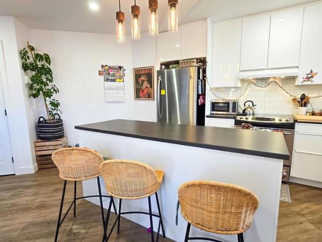 Sherbrooke – Magnifique et spacieux appartement 3 1/2 à louer – Dernier étage – Secteur Lac des Nations