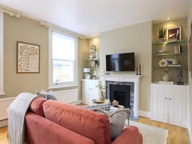Sherbrooke Road, London, SW6 2 bed property to rent £4,800 pcm £1,108 pw