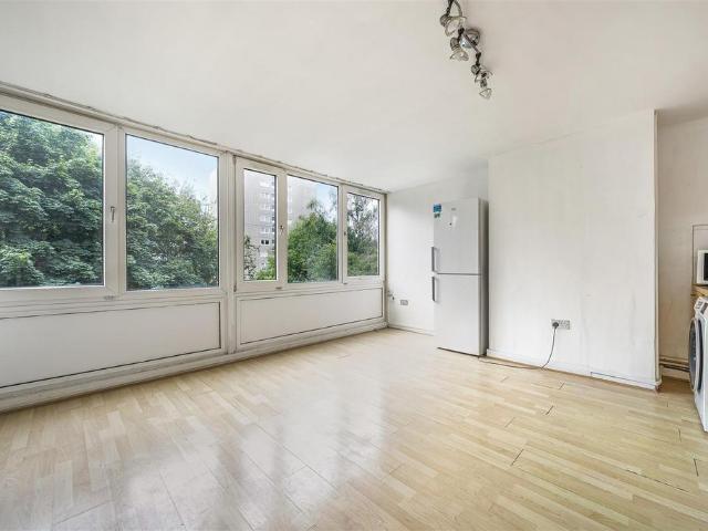 Sherfield Gardens, Roehampton SW15 4 bed maisonette to rent £2,500 pcm £577 pw