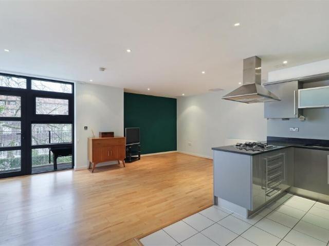 Sheringham House, Whitelands. 2 bed flat to rent £3,000 pcm £692 pw