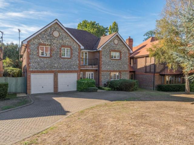 Sheridan Grange, Sunningdale SL5 6 bed detached house to rent £7,000 pcm £1,615 pw