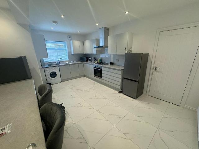 Sheriff Avenue, Coventry CV4 5 bed semi detached house to rent £3,000 pcm £692 pw