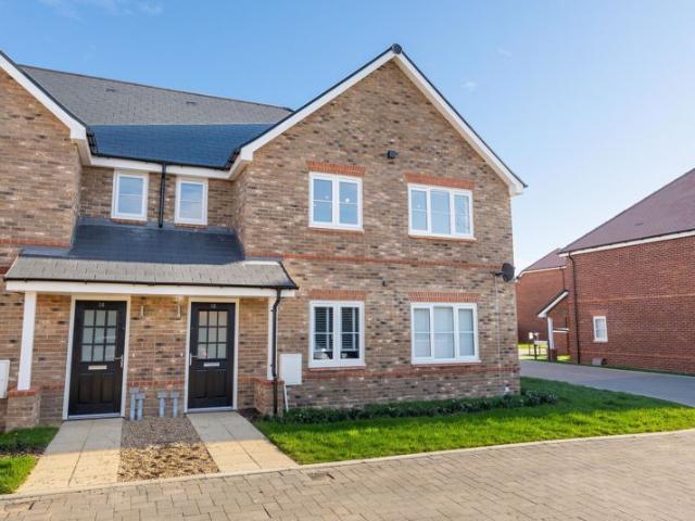 Sherman Avenue, Walton On Thames KT12, 2 bed maisonette to rent, £1,900 pcm | PrimeLocation