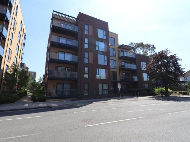 Sherrans House, London NW9 3 bed apartment to rent £2,750 pcm £635 pw