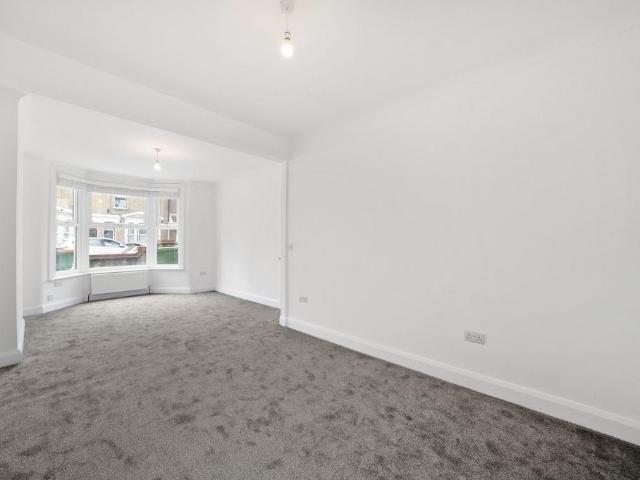 Sherrard Road, Forest Gate, E7 5 bed terraced house to rent £3,000 pcm £692 pw