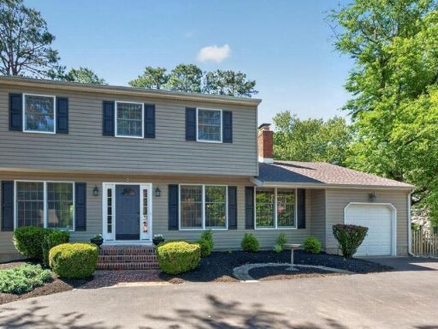 Sherwood Dr, Medford, Home For Sale