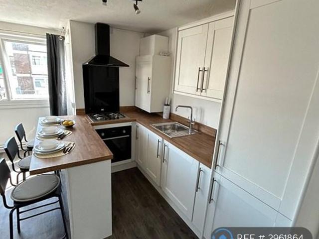 Sherwood House, Harlow, CM18 3 bed flat to rent £1,895 pcm £437 pw