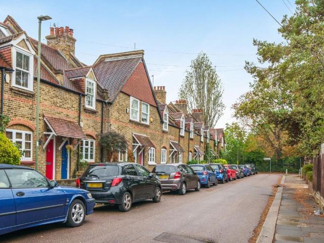 Sherwood Street, Whetstone N20, 2 bed terraced house to rent, £2,300 pcm | PrimeLocation