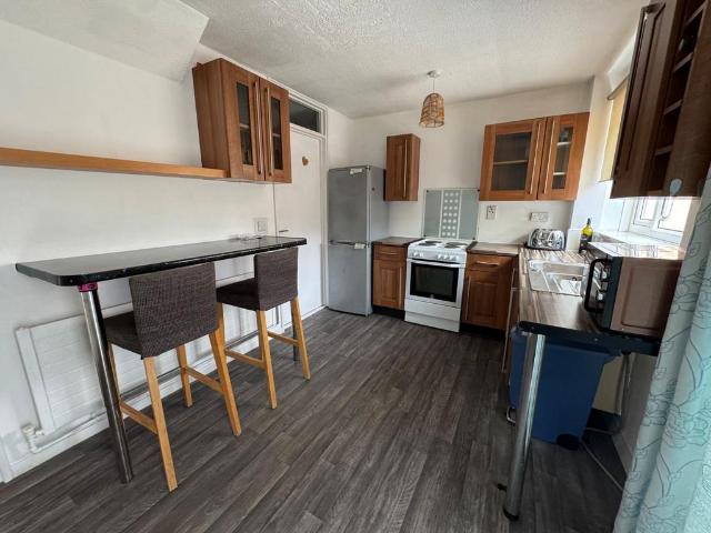 Sherwin Walk, Nottingham. 3 bed house to rent £1,050 pcm £242 pw