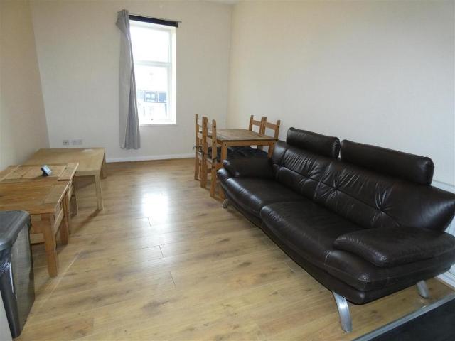 Shields Road Newcastle upon 2 bed flat to rent £825 pcm £190 pw
