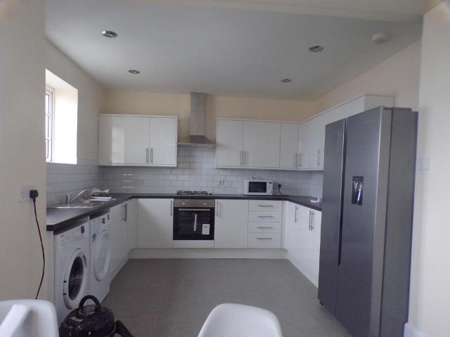 Shields Road, Newcastle upon Tyne NE6 5 bed flat to rent £1,735 pcm £400 pw