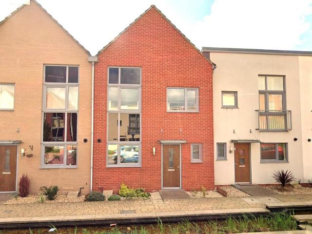 Shiers Avenue, Dartford, Kent, DA1 2 bed terraced house to rent £1,600 pcm £369 pw