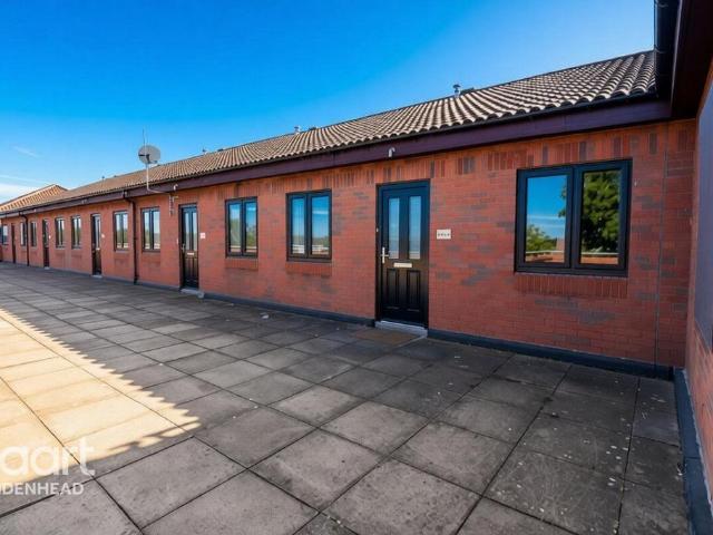 Shifford Crescent, Maidenhead 2 bed apartment to rent £1,400 pcm £323 pw