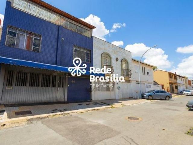 SHIGS 705 Casa com 5 quartos suítes HP5 aceita financiamento e FGTS Asa Sul