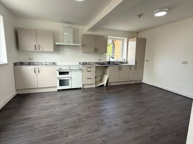 Shill Bank Lane WF14, 2 bed flat to rent, £875 pcm | PrimeLocation