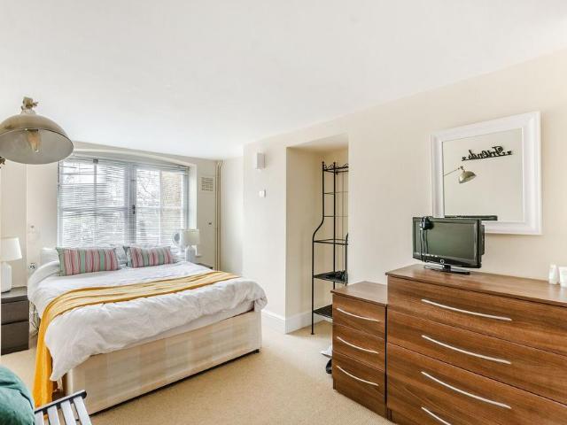 Shillington Old School, Clapham. 2 bed flat to rent £2,650 pcm £612 pw