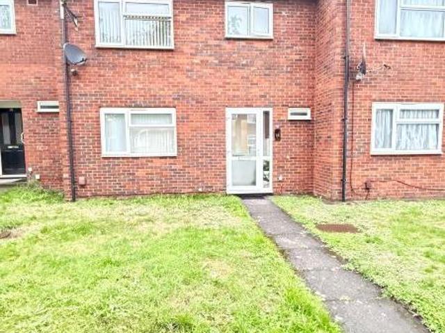 Shinwell Crescent, Tividale B69 3 bed terraced house to rent £1,250 pcm £288 pw