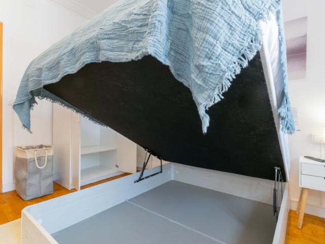 Shiny double bedroom in Les Tres Torres