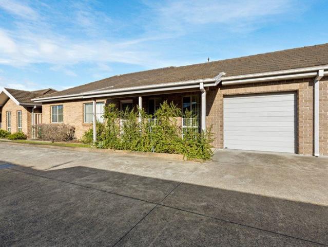SHINY & NEW! Fully Renovated Unit Just Like Brand New One!