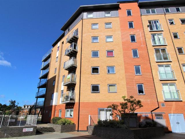 Ship Wharf, Colchester CO2, 2 bed flat to rent, £1,250 pcm | PrimeLocation