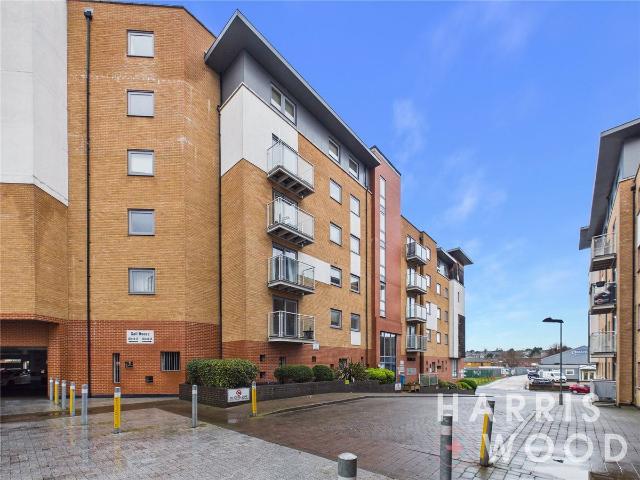 Ship Wharf, Colchester, Essex CO2, 2 bed flat to rent, £1,200 pcm | PrimeLocation