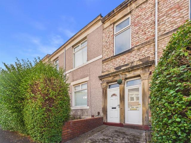 Shipcote Terrace, Gateshead NE8 3 bed flat to rent £775 pcm £179 pw