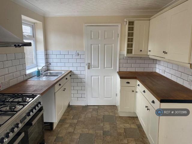 Shipbourne Road, Tonbridge, TN10 3 bed semi detached house to rent £1,950 pcm £450 pw
