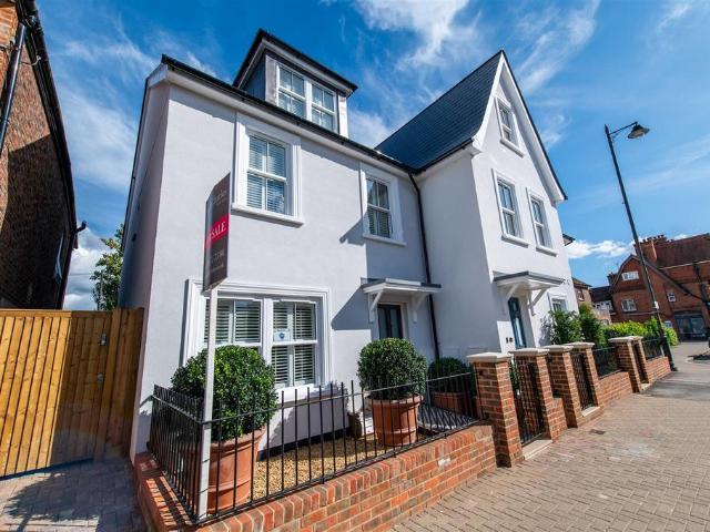 Shipbourne Road, Tonbridge 3 bed end of terrace house to rent £2,800 pcm £646 pw