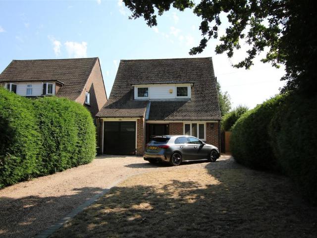 Shipley Bridge Lane, Copthorne, Crawley 3 bed detached house to rent £2,200 pcm £508 pw
